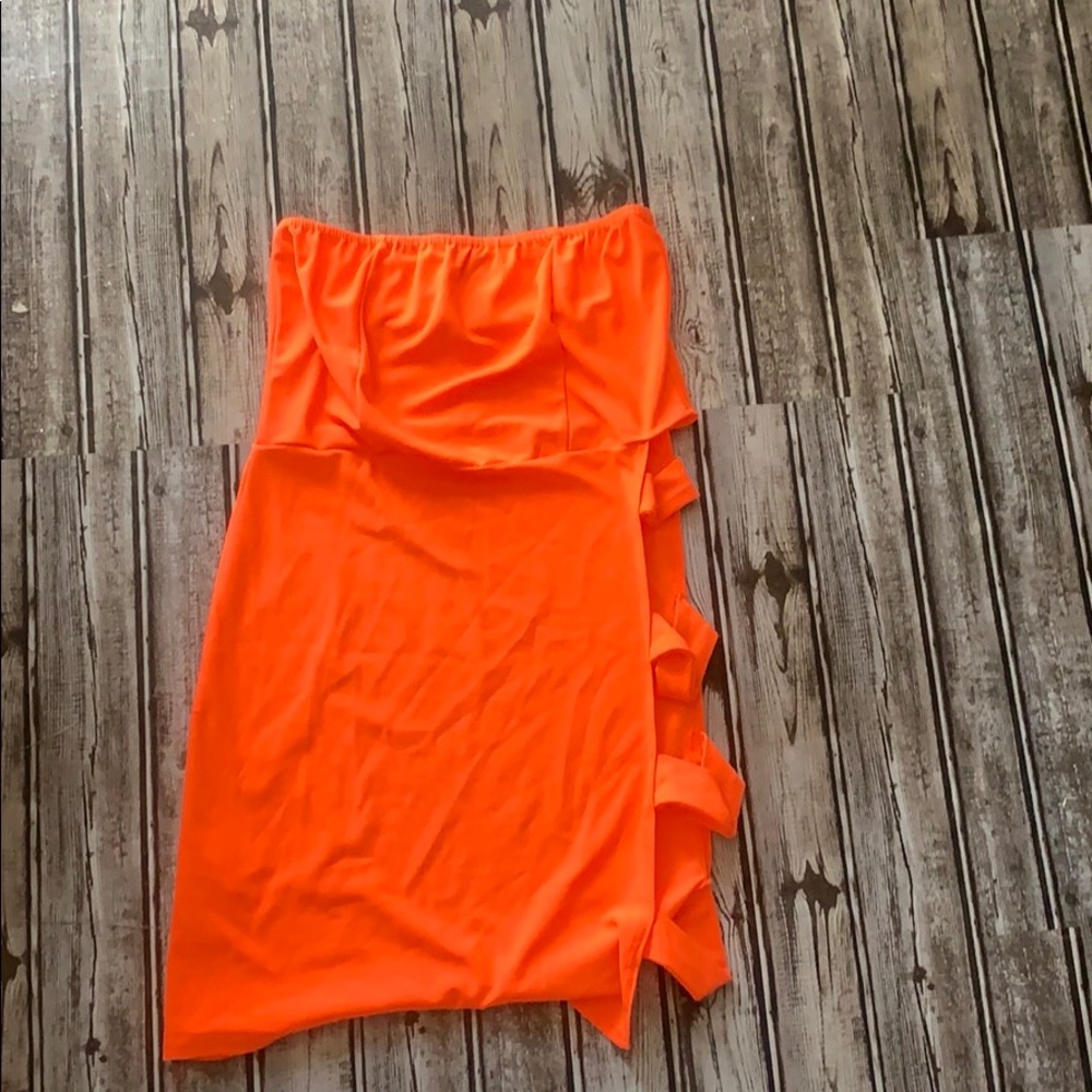 Short Dress cutout on the side